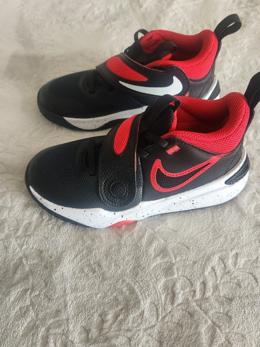 Nike Kids Black and Red Hook-and-Loop Athletic Sneakers